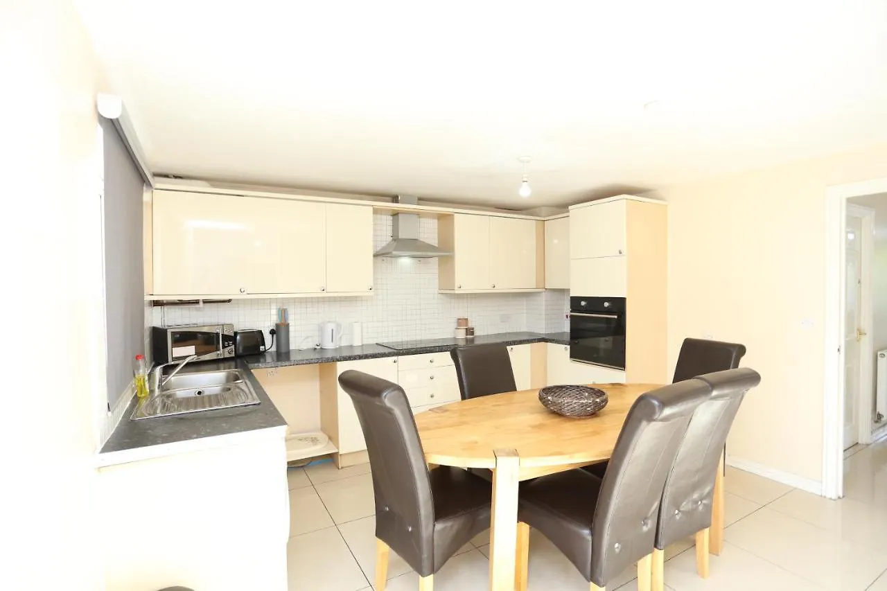 Lovely 4 Bed House London Holiday home 0*,  United Kingdom