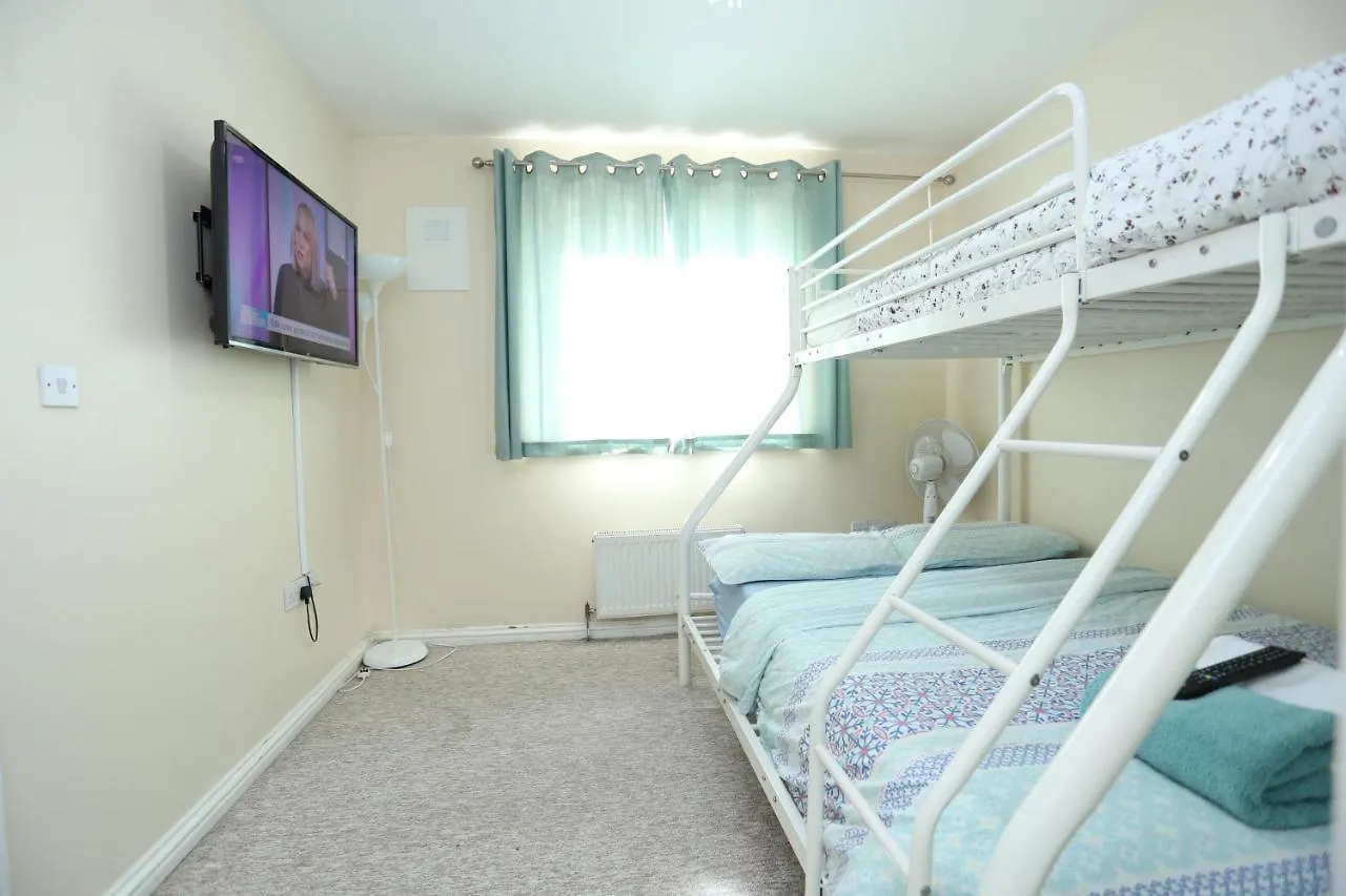 Lovely 4 Bed House London Holiday home